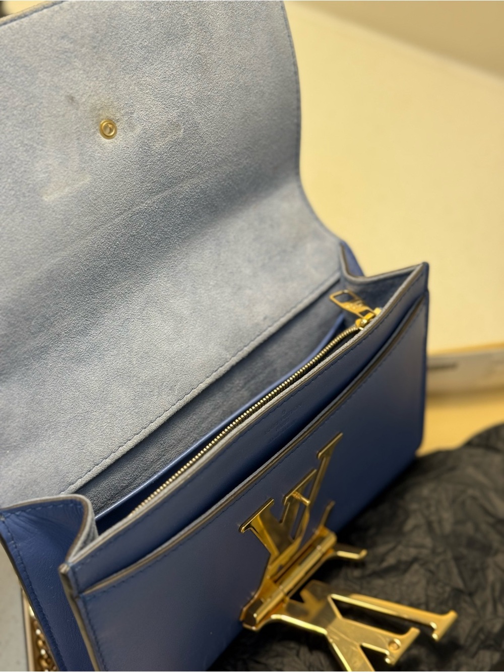 Louis Vuitton Blue Twist MM Shoulder Bag with Gold Hardware PL1176 - Picture 10 of 11